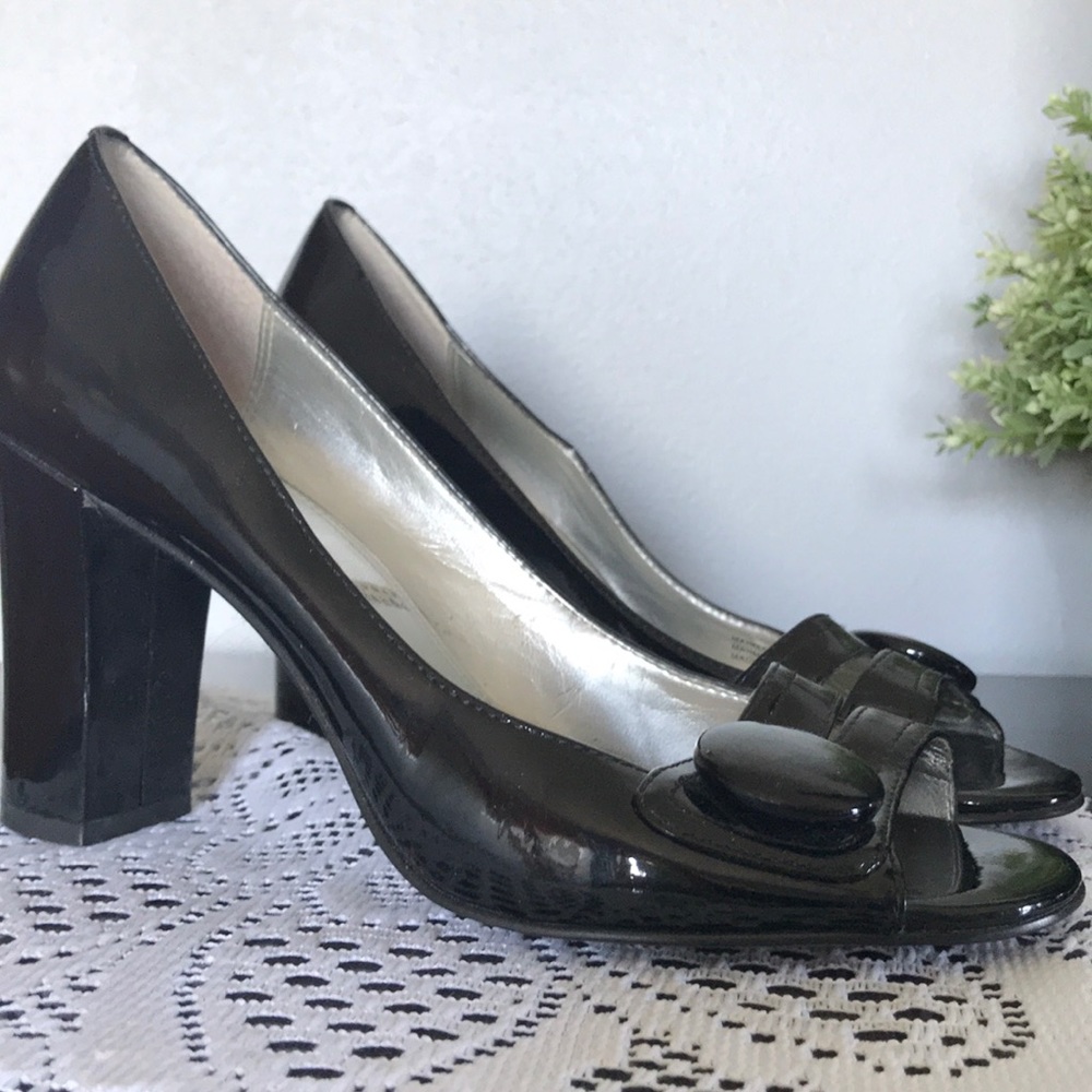 Tahari heels sz 7